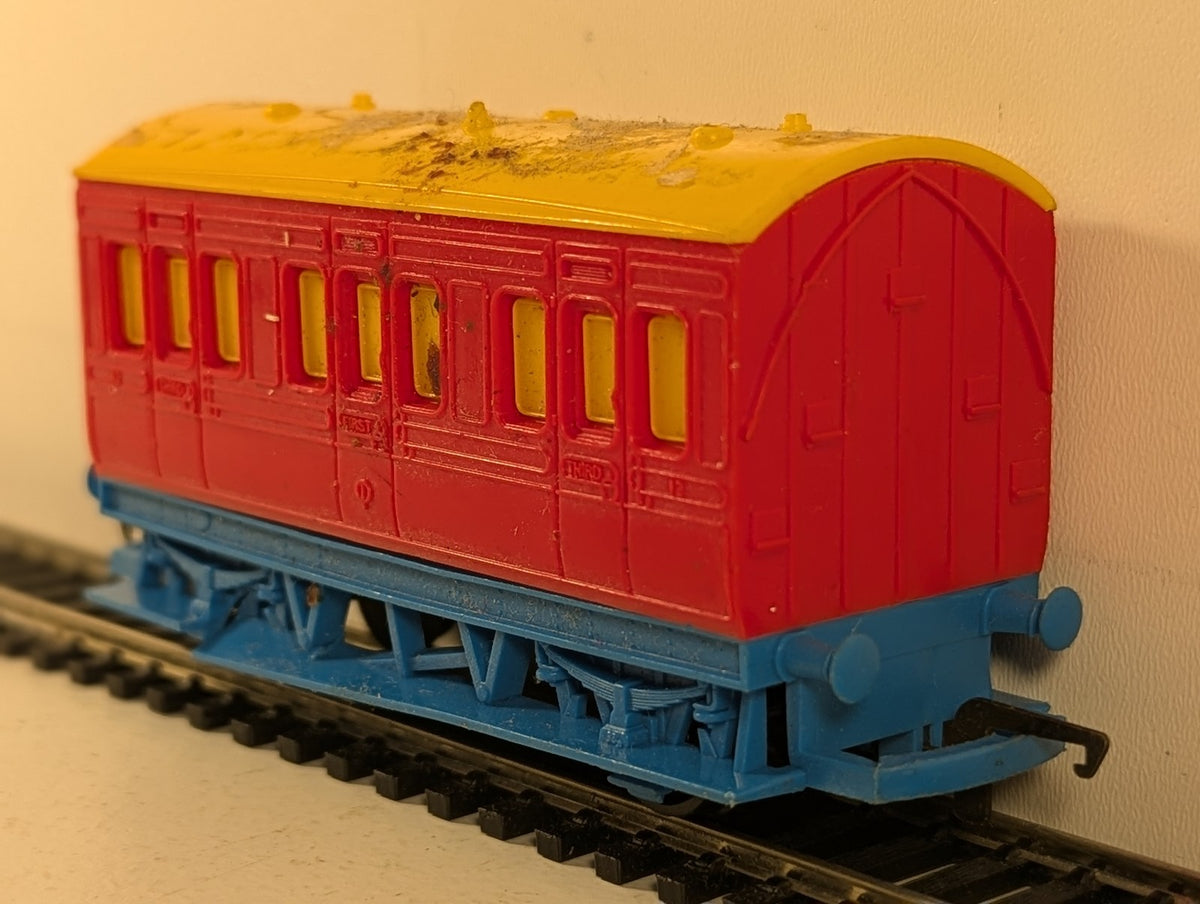 Hornby Railways OO Gauge Playtrains 4-Wheel Coach Passenger Coach 12