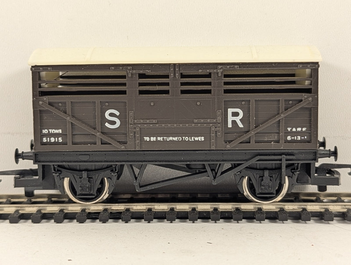 Hornby OO Gauge SR Cattle Wagon Goods Wagon 51915 SR Brown R564