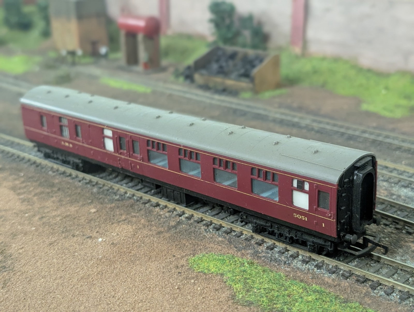 Hornby R936 OO Gauge BR Mk1 Corr Brake 2nd Maroon 5051