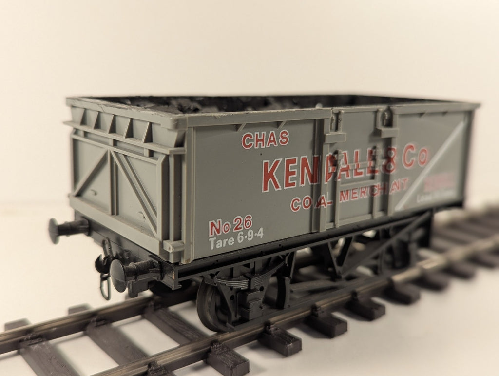 Lima L316730 16-ton steel mineral wagon 'Kendall & Co Livery chain coupling