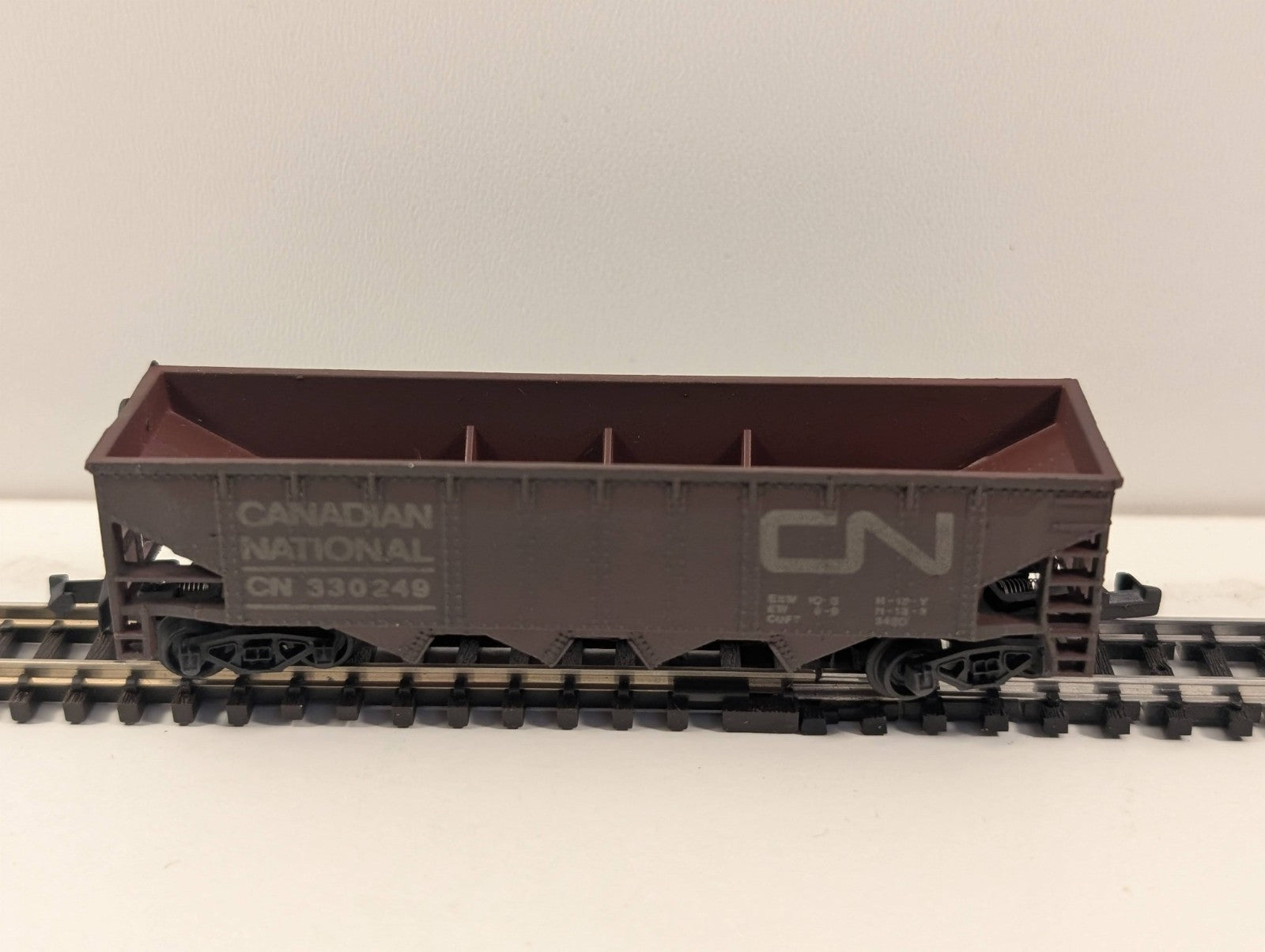Model Power Canadian National (CN) Hopper Car – N Gauge