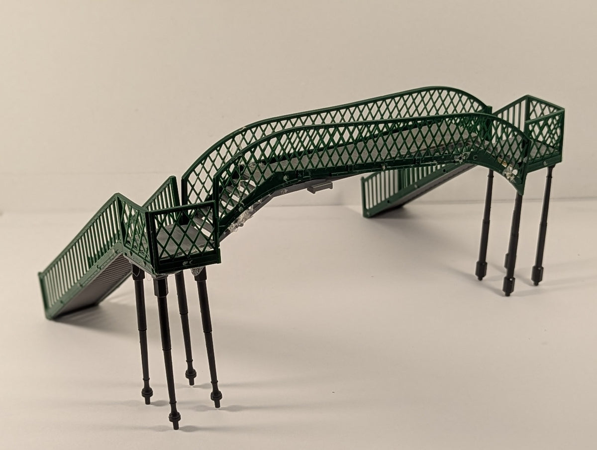 Hornby OO Gauge Lattice Footbridge Green & Grey R180