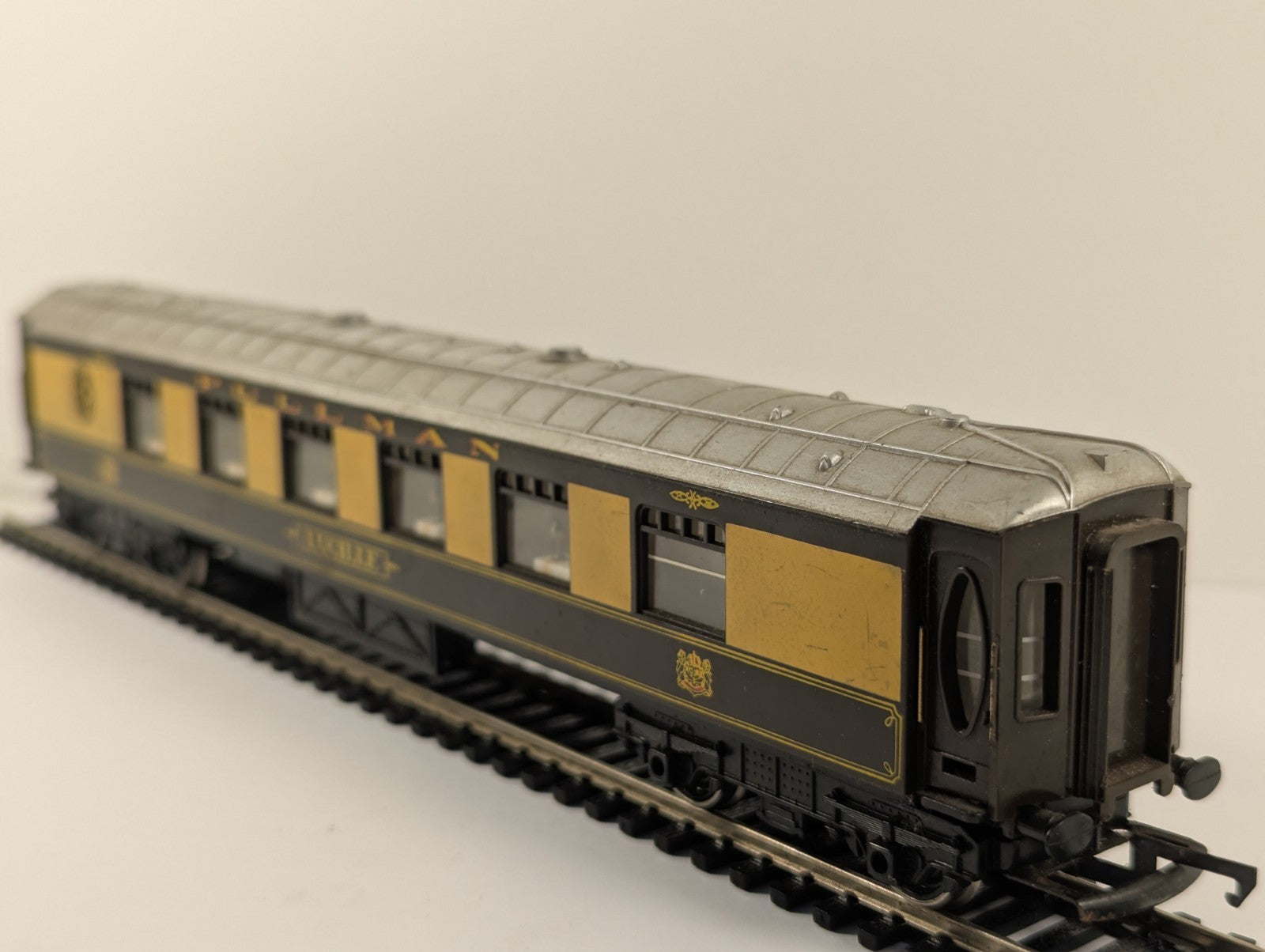 Hornby OO Gauge Pullman Parlour Car Lucille