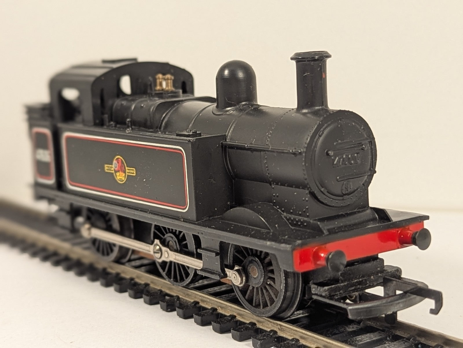 Tri-ang Hornby R52 OO Gauge Class 3F Jinty 0-6-0T – Damaged Crest and box