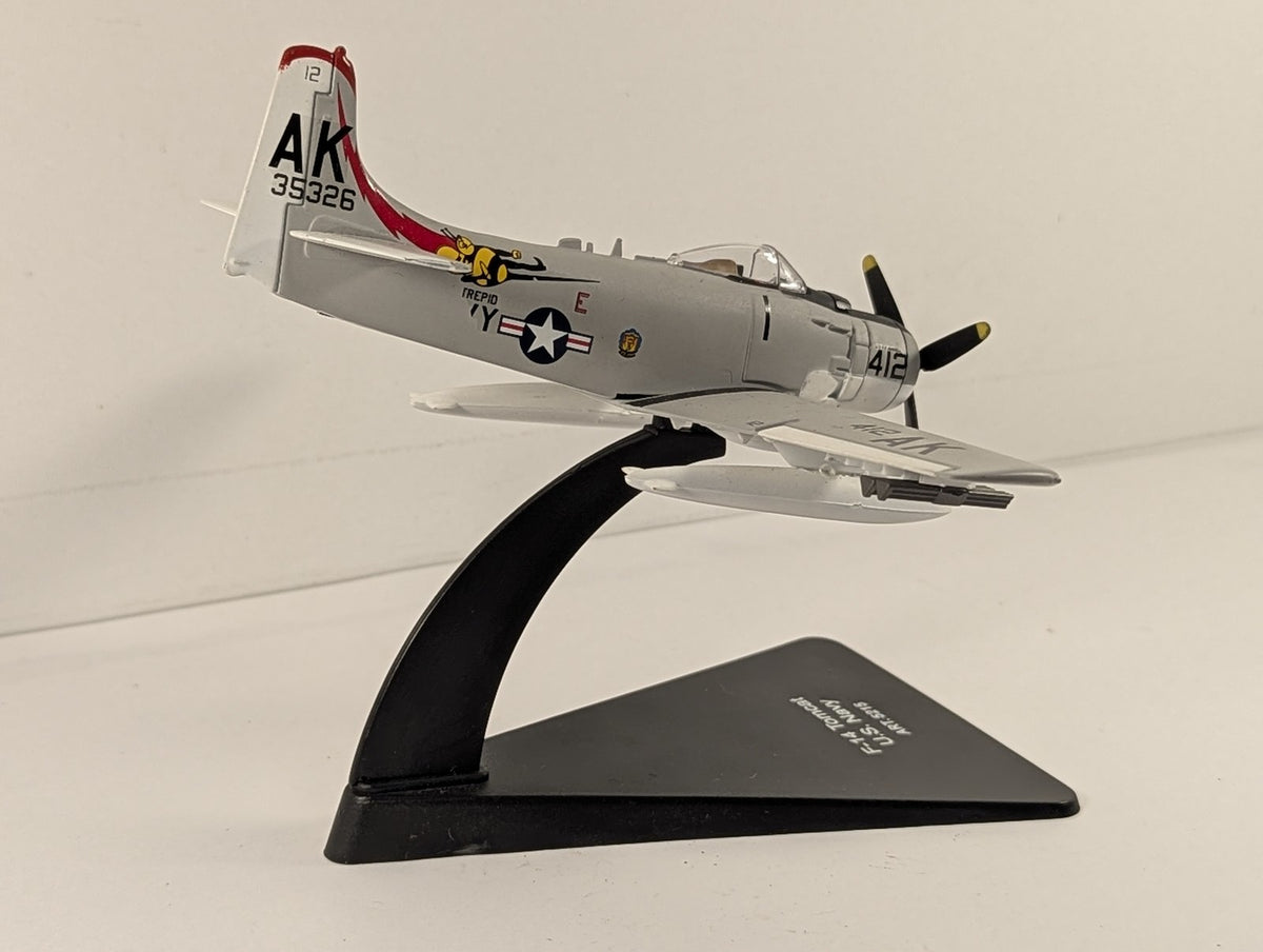 Easy Model 1:72 Douglas A-1H Skyraider Model Aircraft 135326