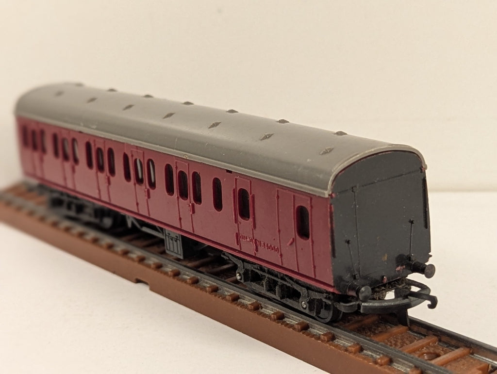 Tri-ang TT Gauge Suburban Composite Coach Passenger Coach M41006 BR Maroon