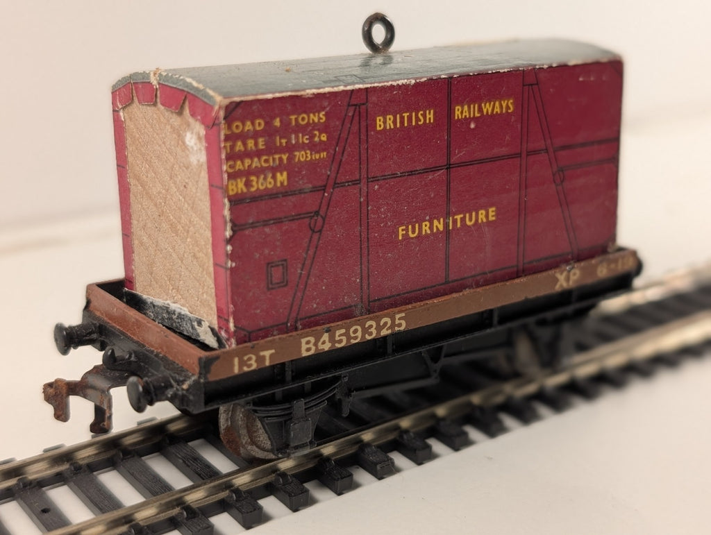 Hornby Dublo 4647 OO Gauge Low-Sided Wagon with Furniture Container