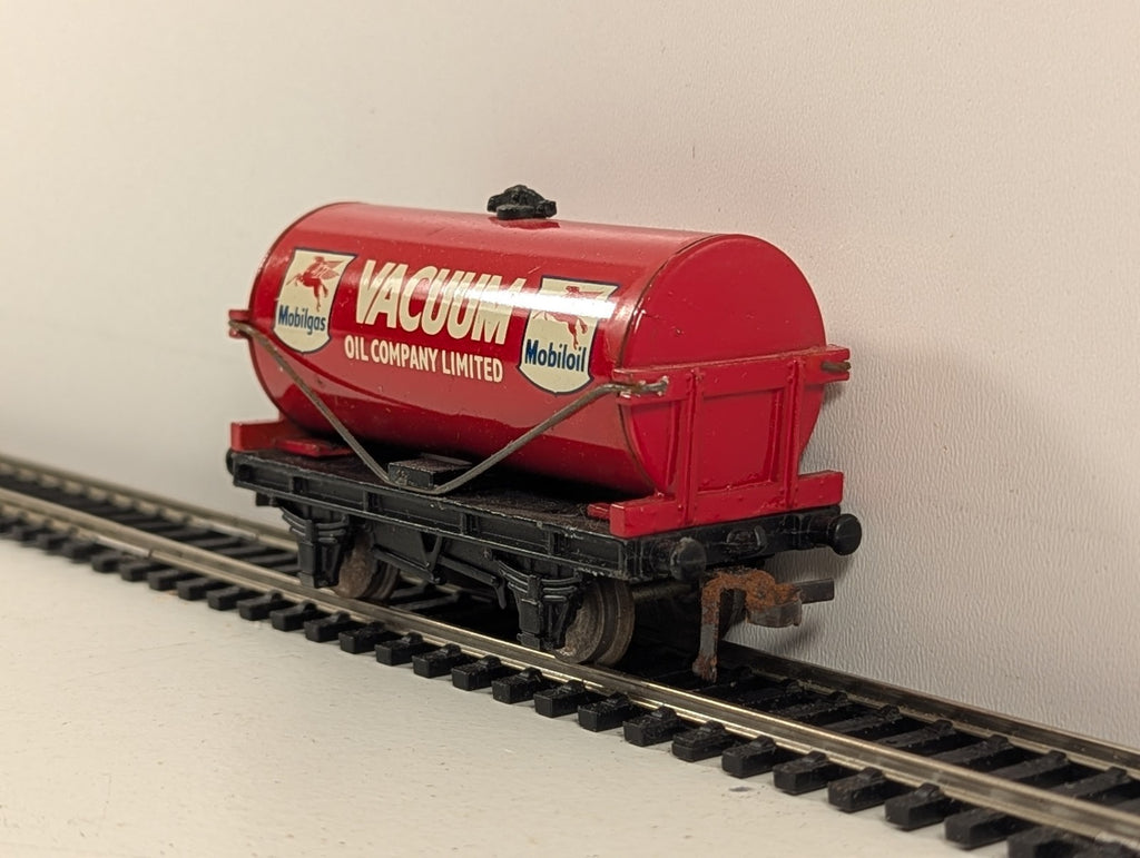 Hornby Dublo 32083 OO Gauge D1 Vacuum Oil Co Ltd Tank Wagon - Boxed