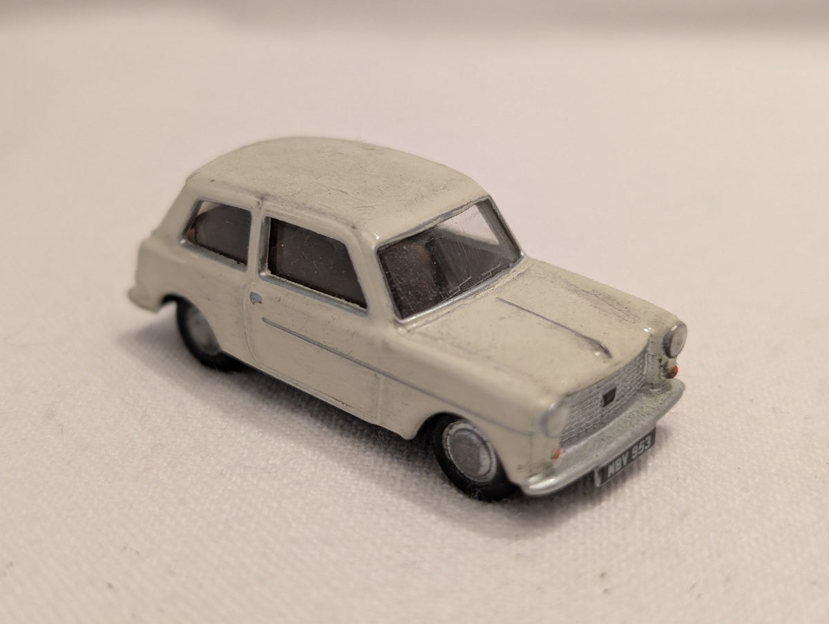 Base-Toys OO Gauge Austin A40 Farina Die-cast Vehicle MBV 953 Off-White