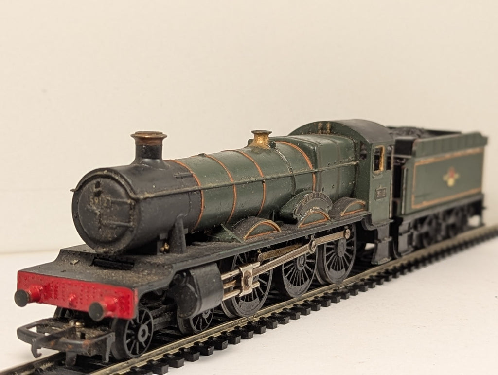Tri-ang OO Gauge GWR Hall Class 4-6-0 'Queen's Hall' Locomotive 591
