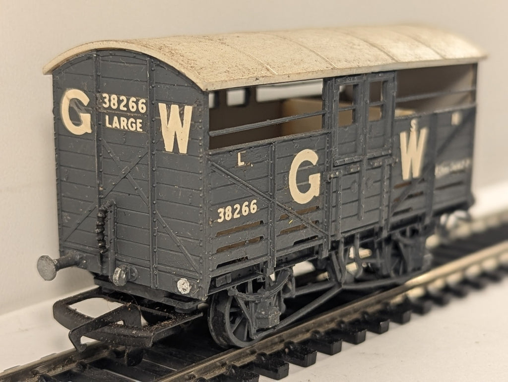 Cooper-Craft OO Gauge GWR Large Cattle Wagon Goods Wagon 38266 GWR Grey