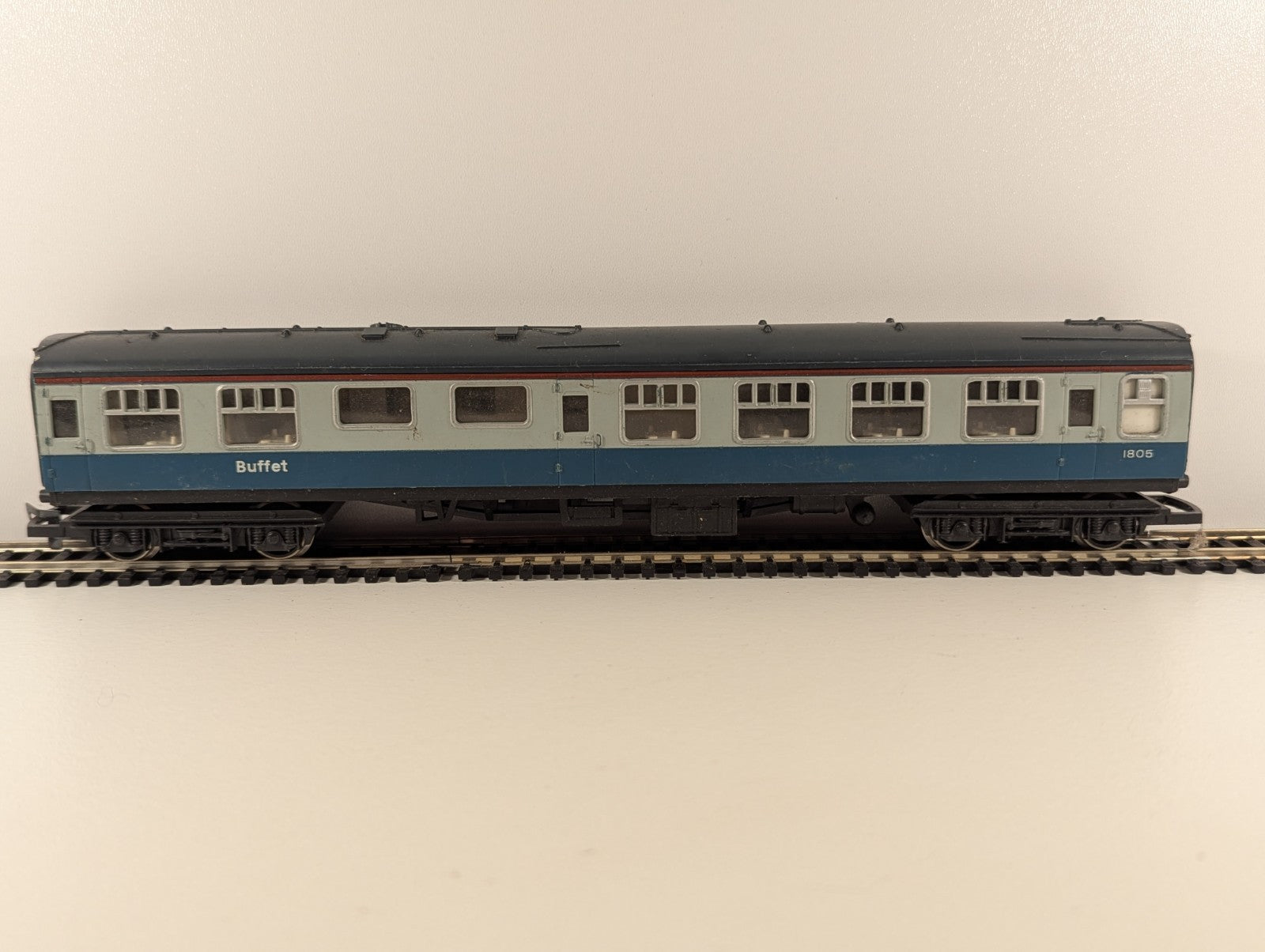 Hornby R419 BR Blue/Grey Mk1 Buffet Car 1805 – Missing Buffers