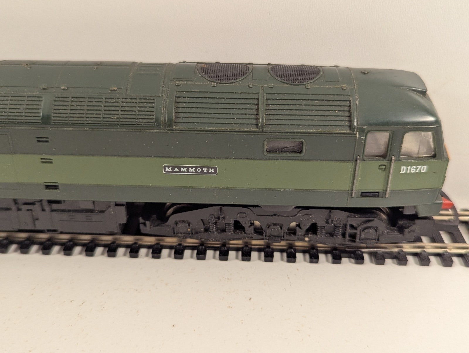 Hornby R073 Class 47 D1670 “Mammoth” BR Green Diesel Locomotive Needs Attention