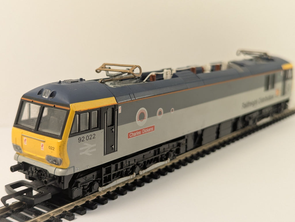 Hornby OO Gauge Class 92 Electric Locomotive Charles Dickens