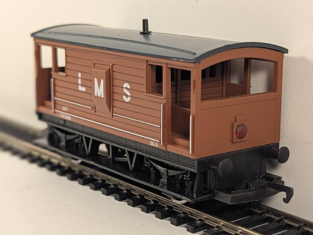 Hornby OO Gauge LMS 20 Ton Goods Brake Van 730386 LMS Brown R.718