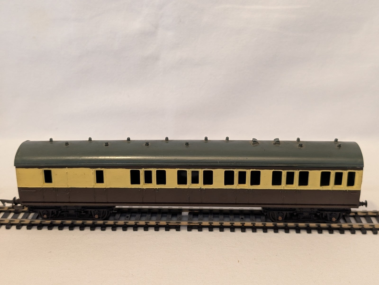Triang Repainted GWR Suburban Brake Coach
