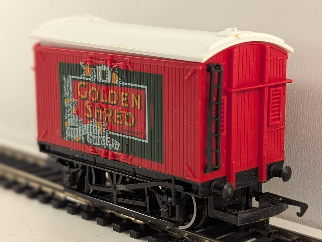 Hornby R009 Golden Shred Closed Van Goods Wagon