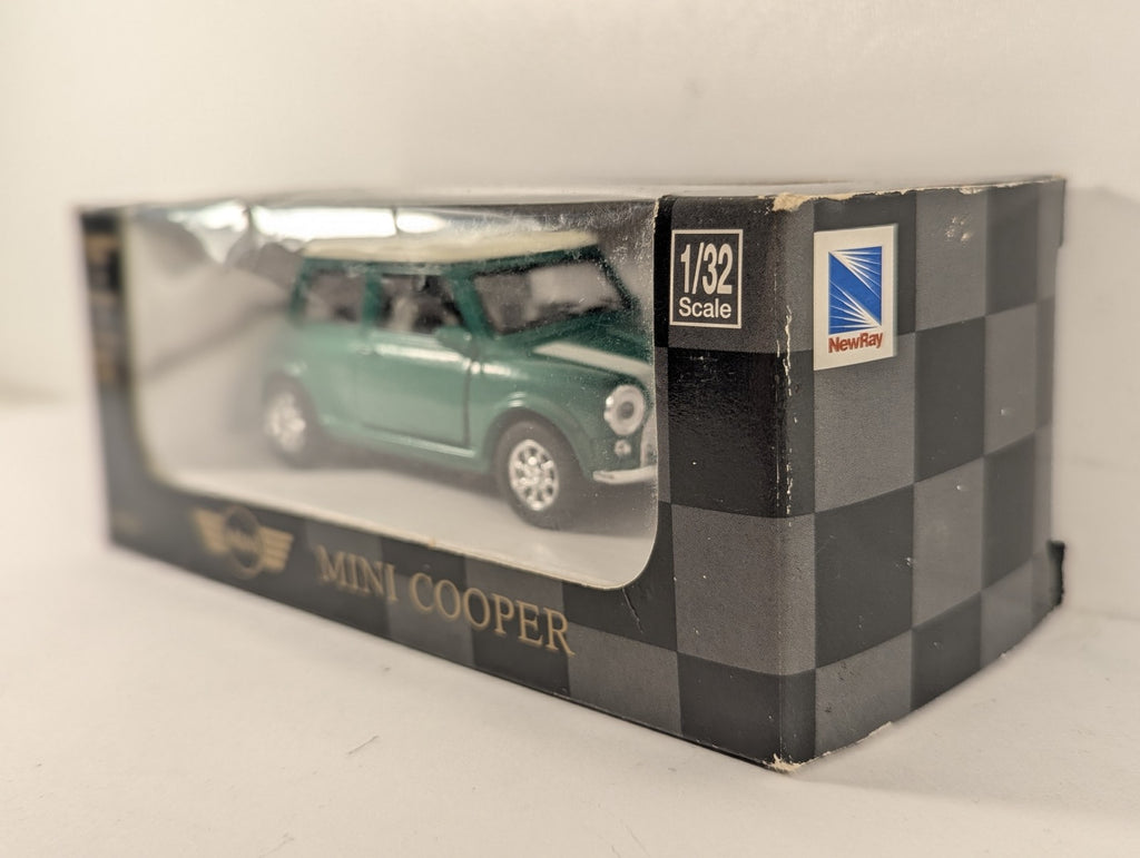 New-Ray 1:32 Mini Cooper Die-cast Model Car Green and White NR521