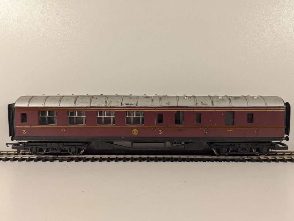 Hornby R475 OO Gauge LMS Brake 3rd Coach Crimson Lake
