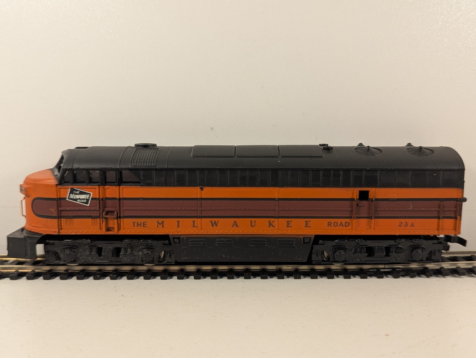 Tempo Fairbanks Morse C-Liner Diesel Dummy Locomotive - Missing Front Coupler