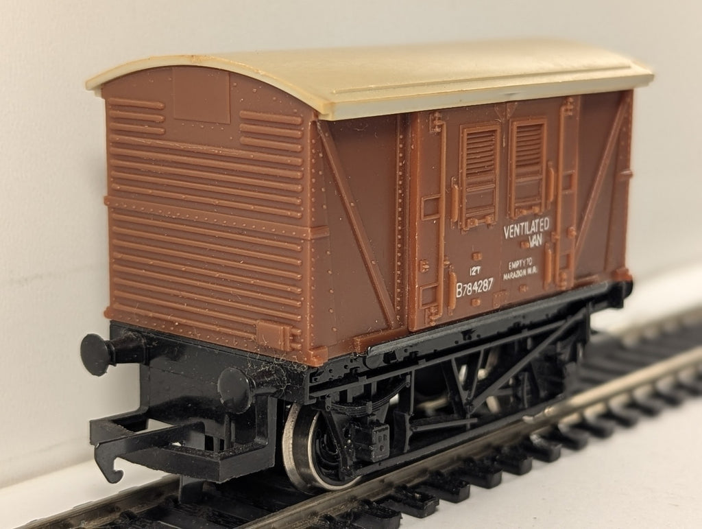 Hornby OO Gauge BR 12T Ventilated Van 'Empty to Marazion' Goods Wagon B784287
