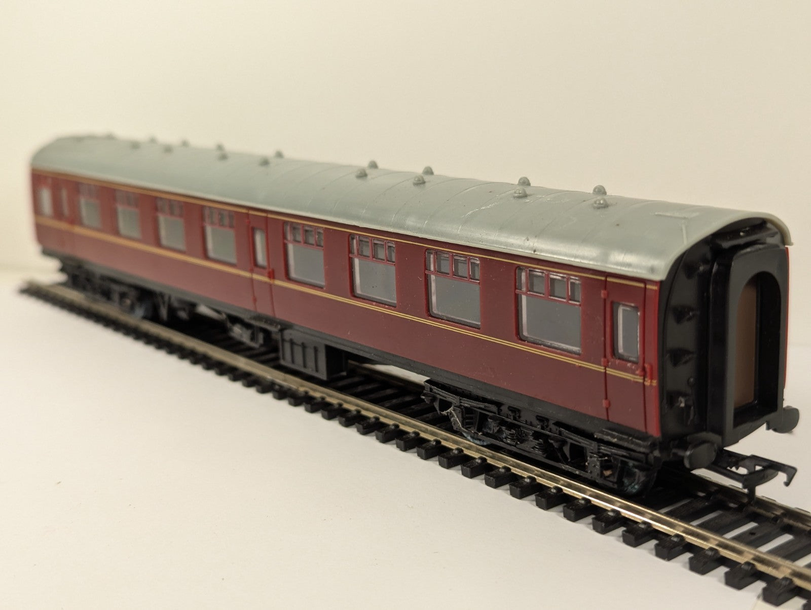Hachette OO Gaug BR Mk1 SK Corridor Coach (Rusted Wheels)