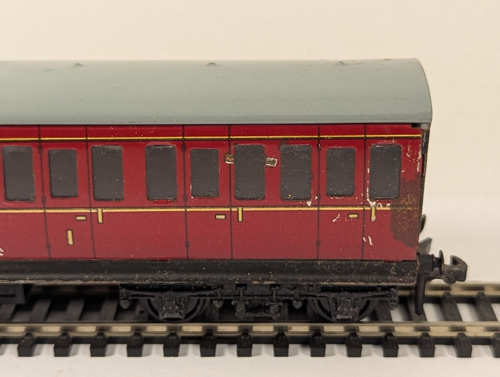Hornby Dublo OO Gauge 32092 Maroon Suburban Coach