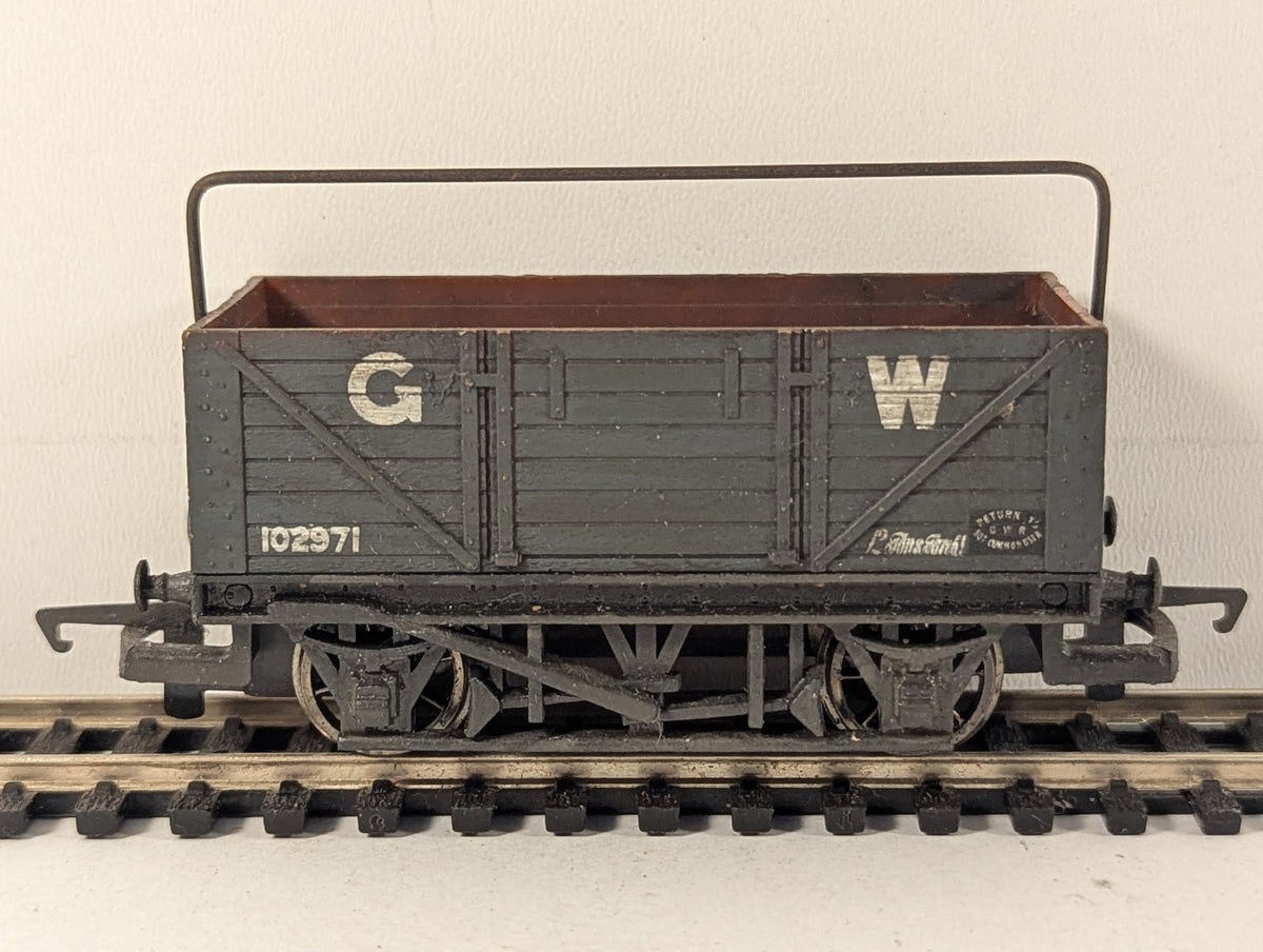 Hornby OO Gauge GWR 5 Plank Open Wagon with Sheet Support Goods Wagon 102971