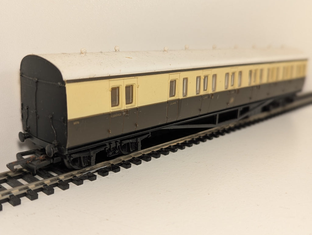 Mainline OO Gauge GWR Suburban Brake Coach Chocolate Cream