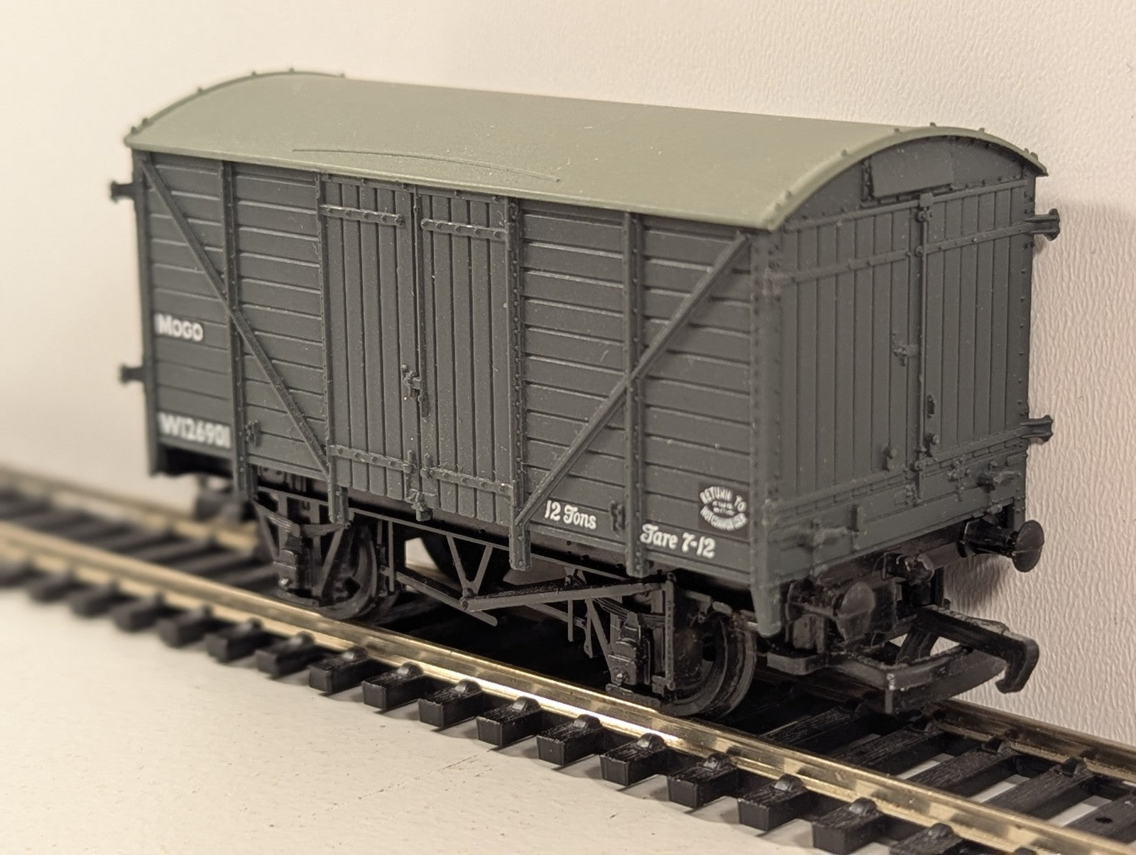 Bachmann Branchline OO Gauge 12-Ton ‘Mogo’ Van Wagon in BR Grey