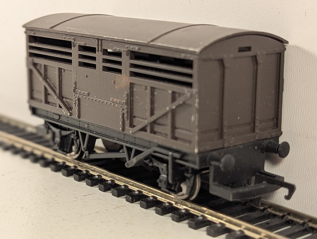 Hornby OO Gauge SR Cattle Wagon Goods Wagon Brown Thomas and Friends