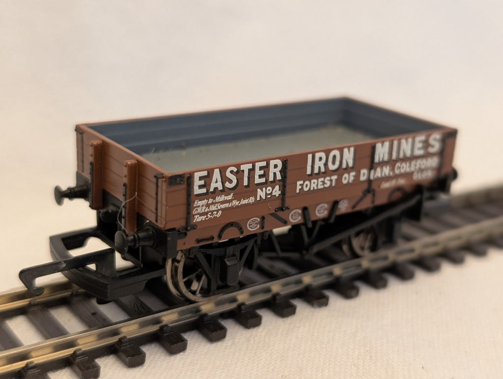 Bachmann OO Gauge 5 Plank Wagon 'Easter Iron Mines' Goods Wagon