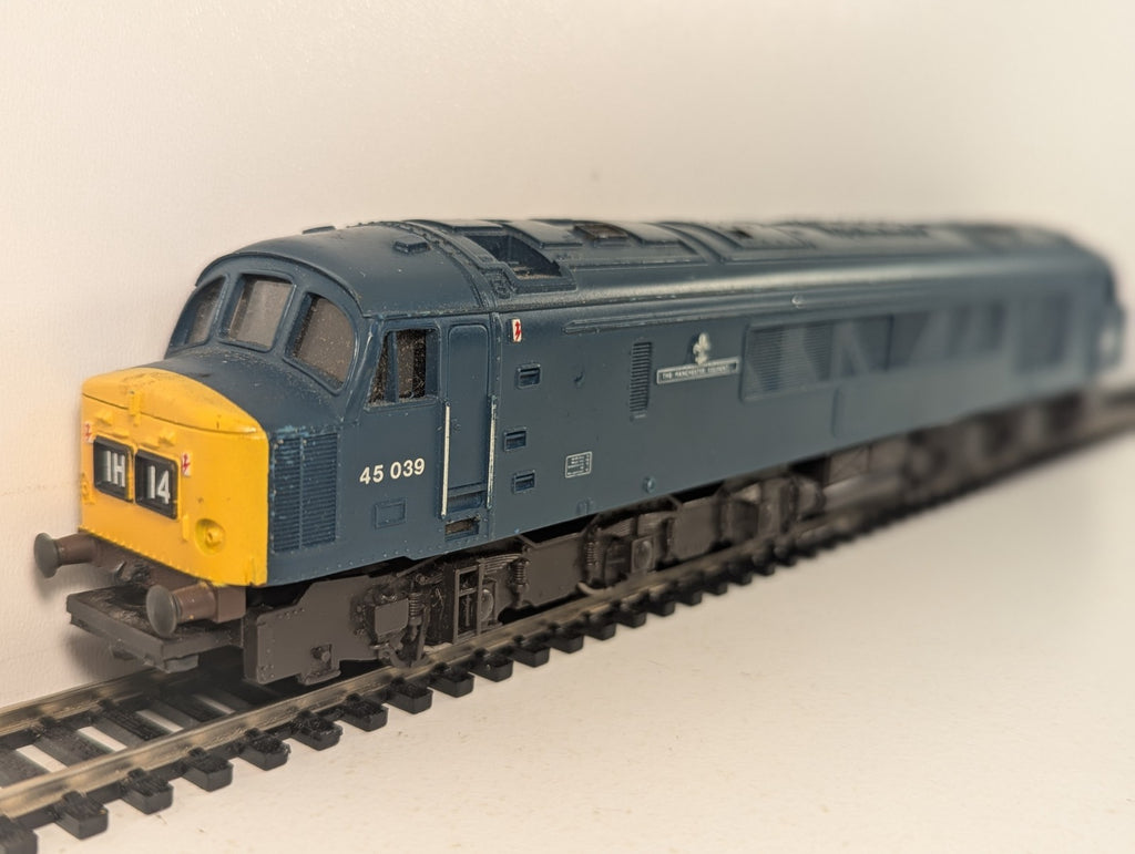 Mainline OO Gauge Class 45 'The Manchester Regiment' Diesel Loco