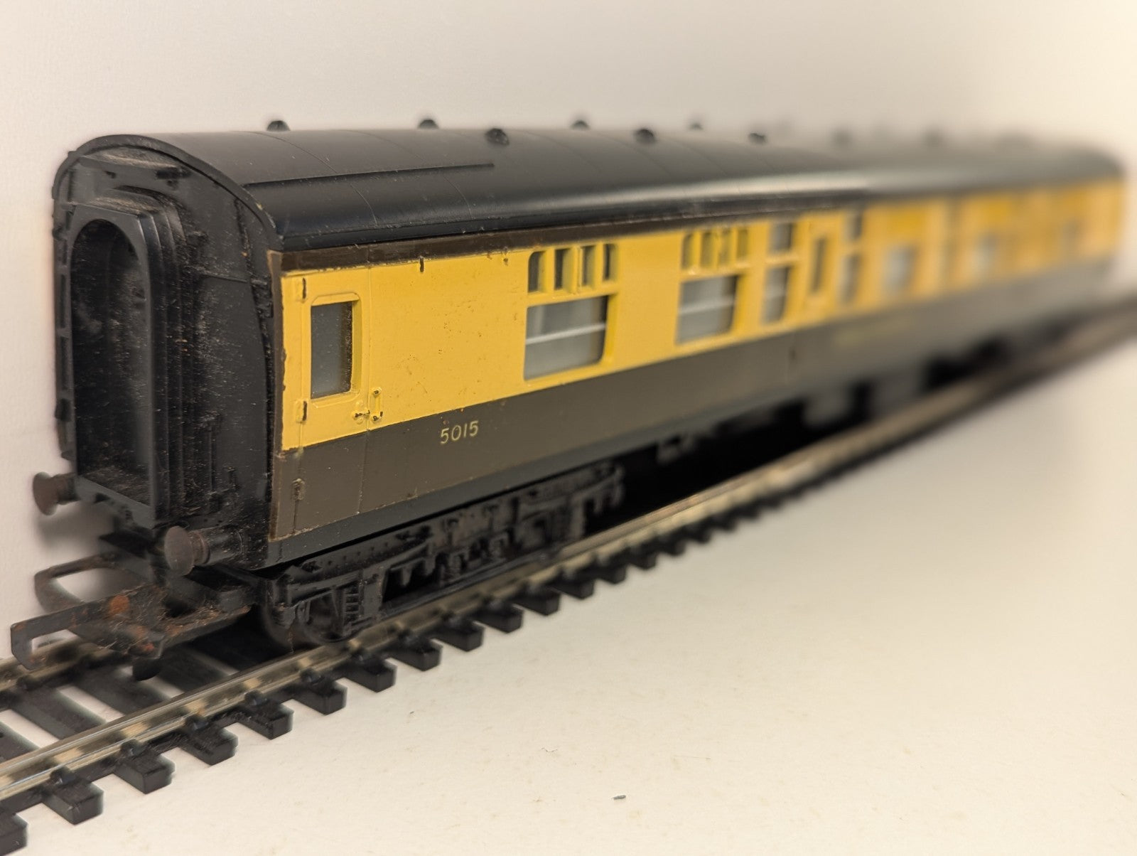 Tri-ang R743 OO Gauge GWR Composite Coach