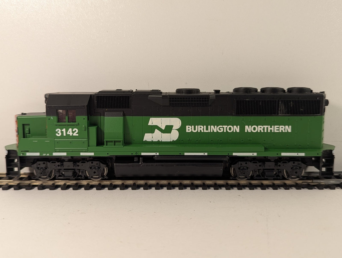 Athearn HO Scale EMD GP50 Phase II Locomotive 3142 Burlington Northern 4584