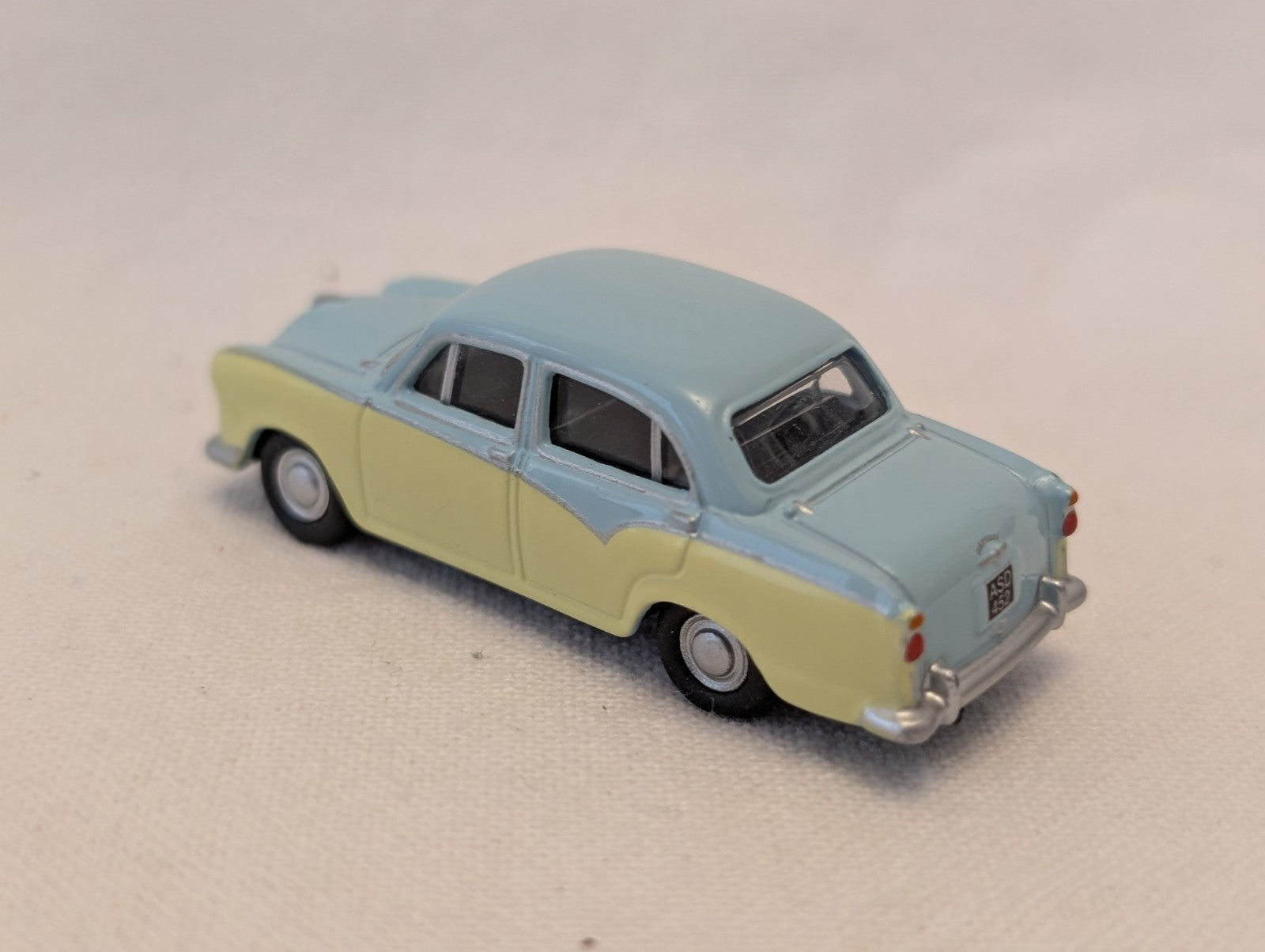 Oxford Diecast OO Gauge Singer Gazelle Series III Die-cast Model Car
