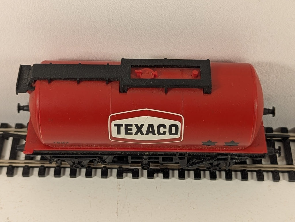 Hornby R231 OO Gauge Red Texaco Tank Wagon Missing Buffer