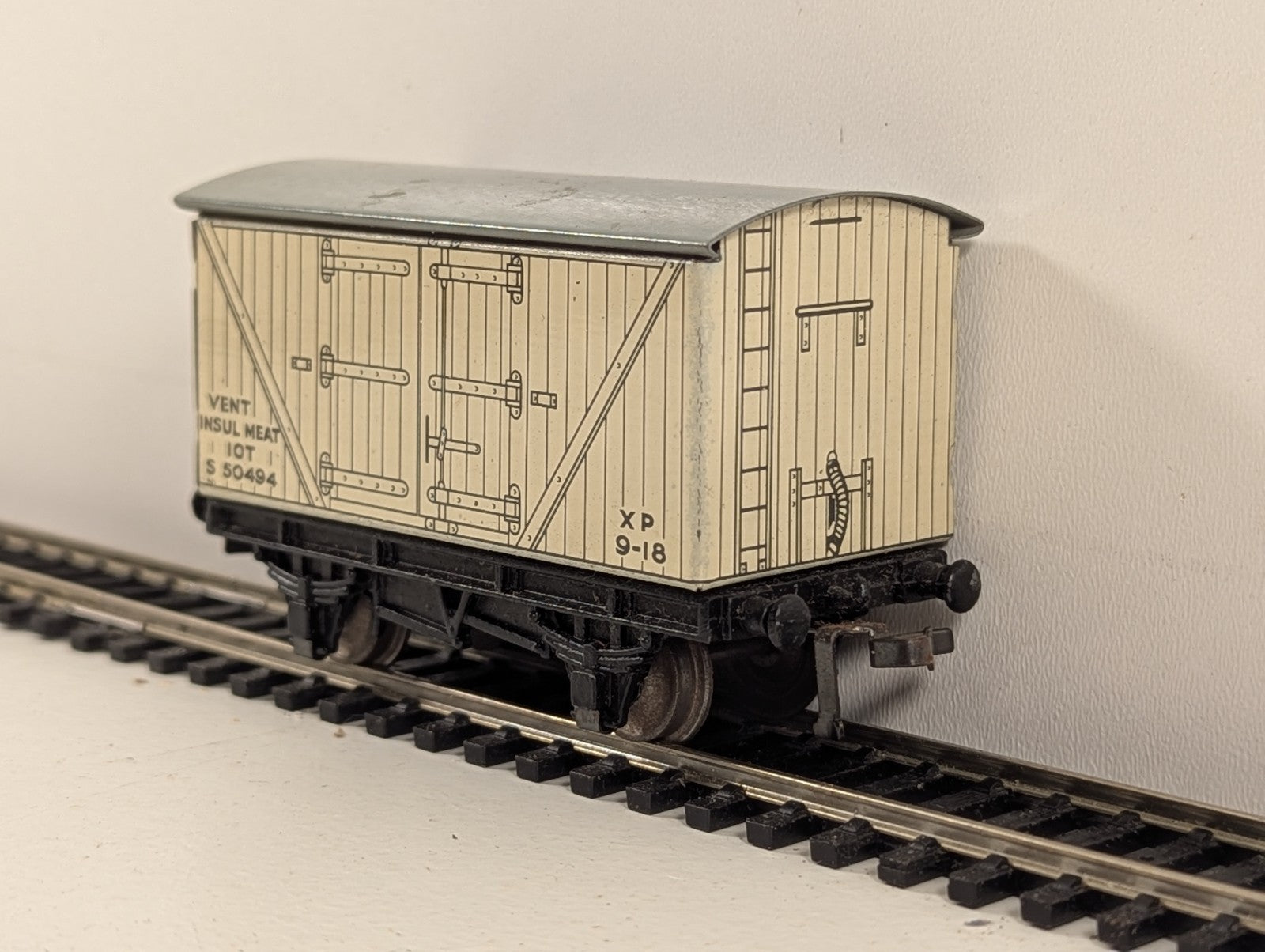 Hornby Dublo 32065 OO Gauge White D1 Meat Van - Boxed