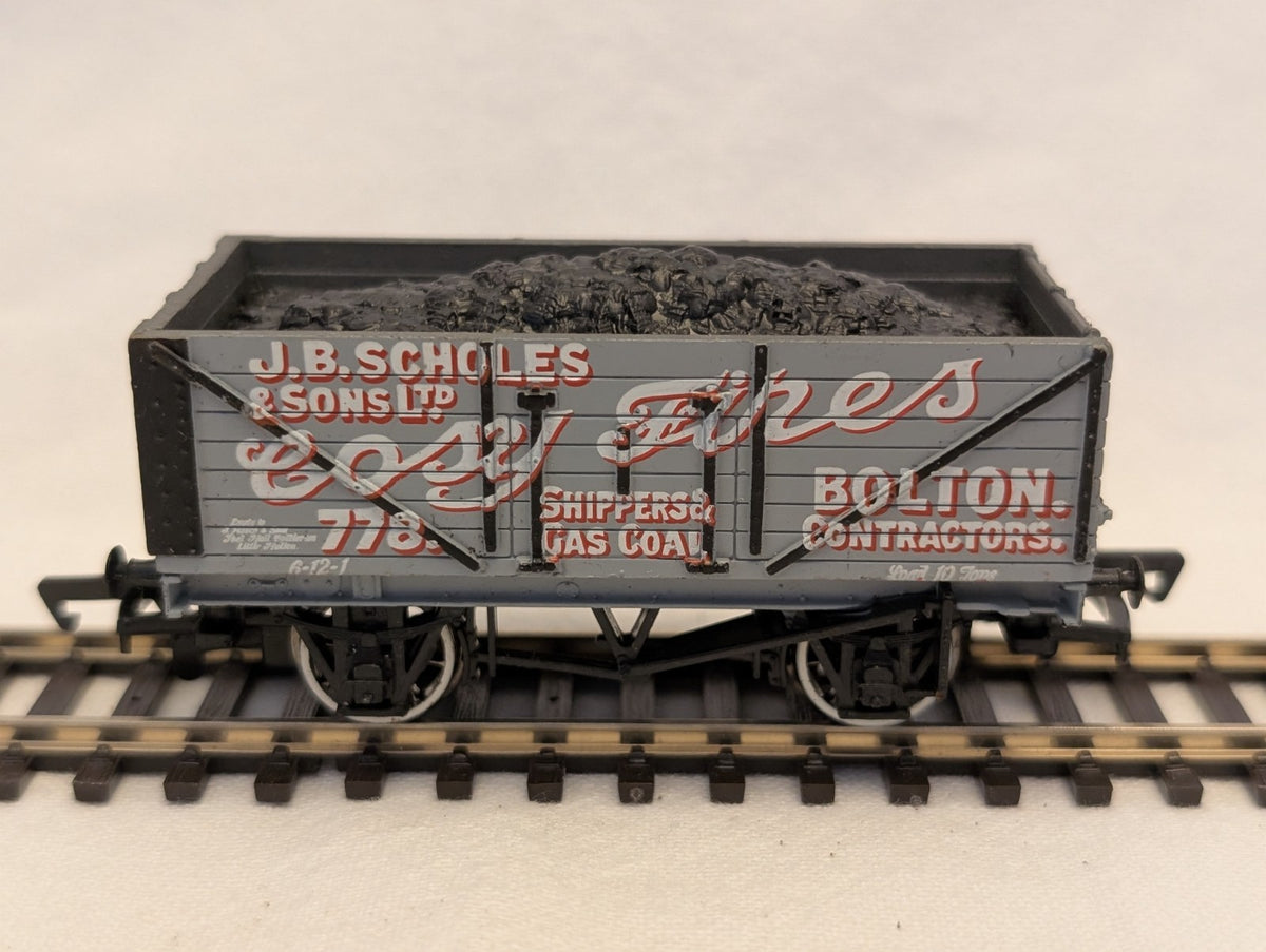 Bachmann OO Gauge 7 Plank Wagon J.B. Scholes & Sons Ltd 'Cosy Fires