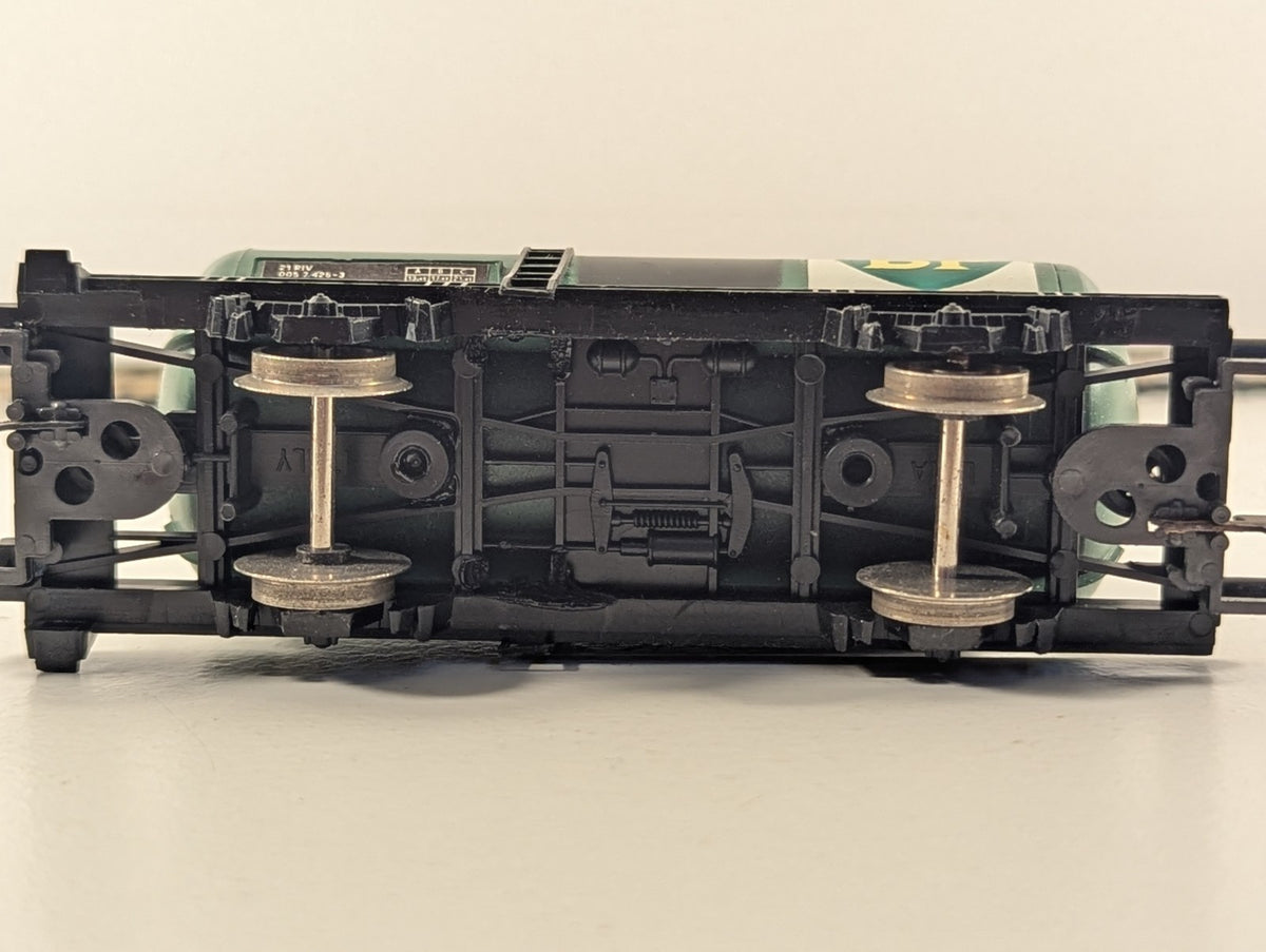 Lima HO Scale BP Petrol Tank Wagon Goods Wagon 005 7 426-3 BP Green