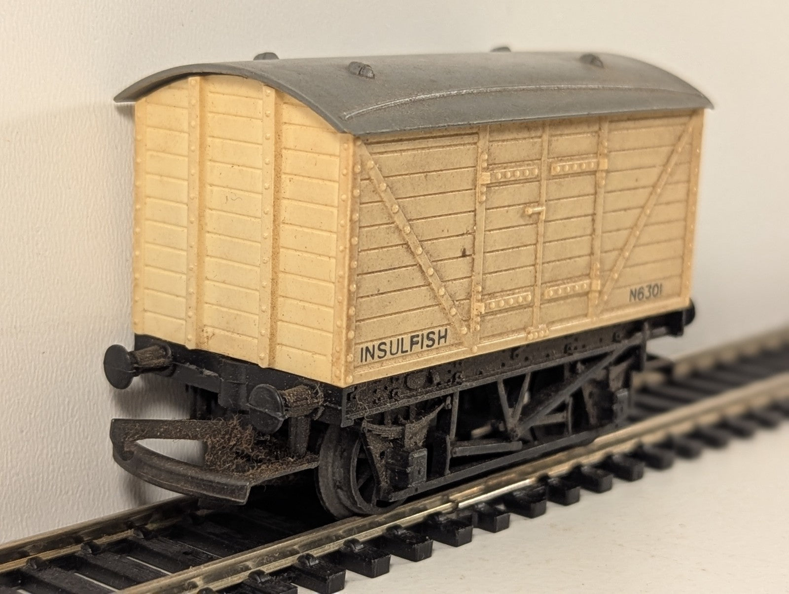 Tri-ang Railways R14 OO Gauge Insulfish Van N6301 Cream
