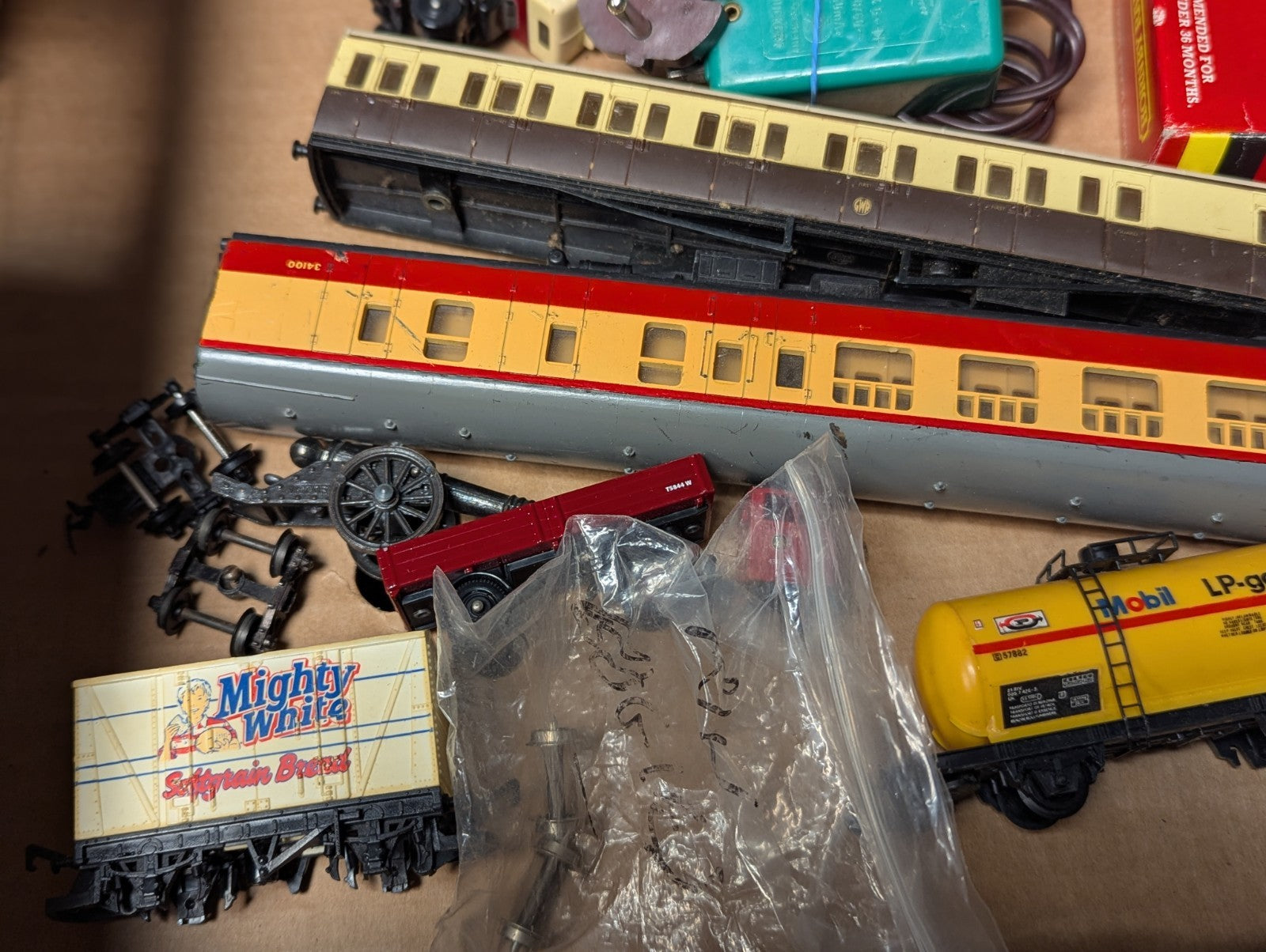 OO Gauge Job Lot of Model Railway Spares & Parts - Lot 222