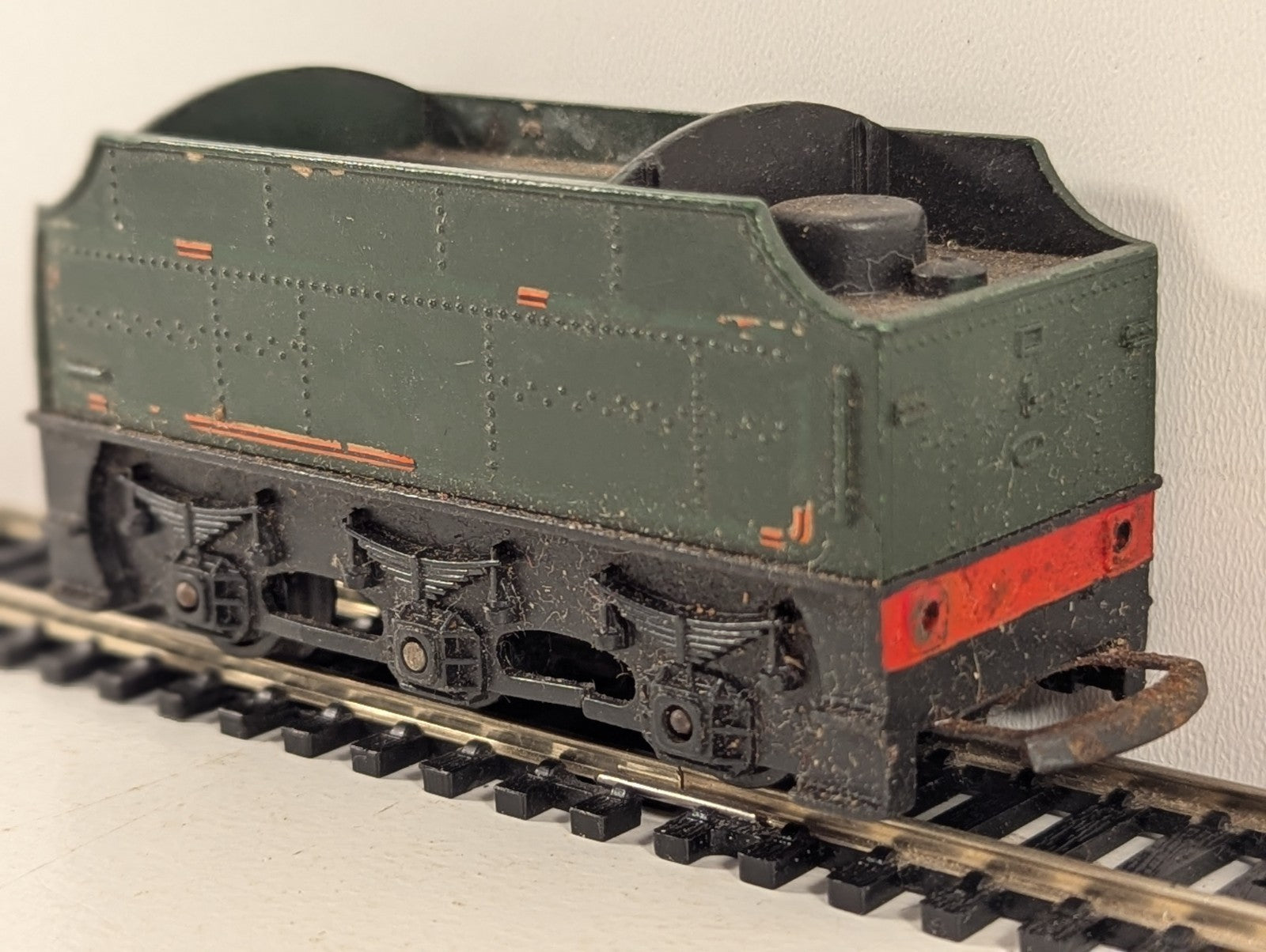 Tri-ang Hornby R33 OO Gauge BR Green Tender - Spares/Repairs