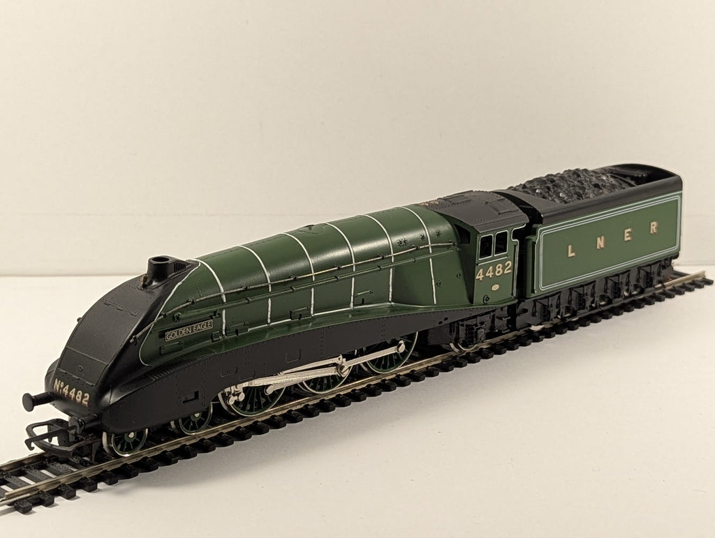 Hornby OO Gauge LNER Class A4 Golden Eagle Steam Locomotive 4482 LNER Green