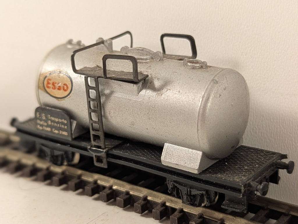 Lima MicroModels N Gauge Esso Tank Wagon - Missing Coupler