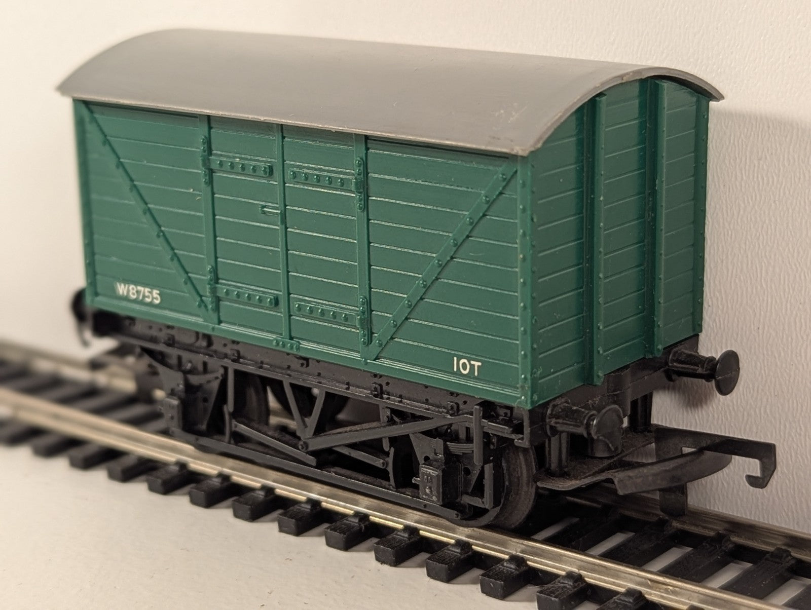 Tri-ang Hornby R11 / R14 BR 10T Closed Goods Van – W8755