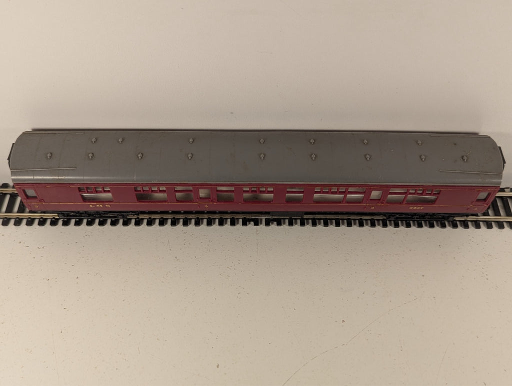 Hornby LMS 3rd Class Corridor Passenger Coach OO Gauge