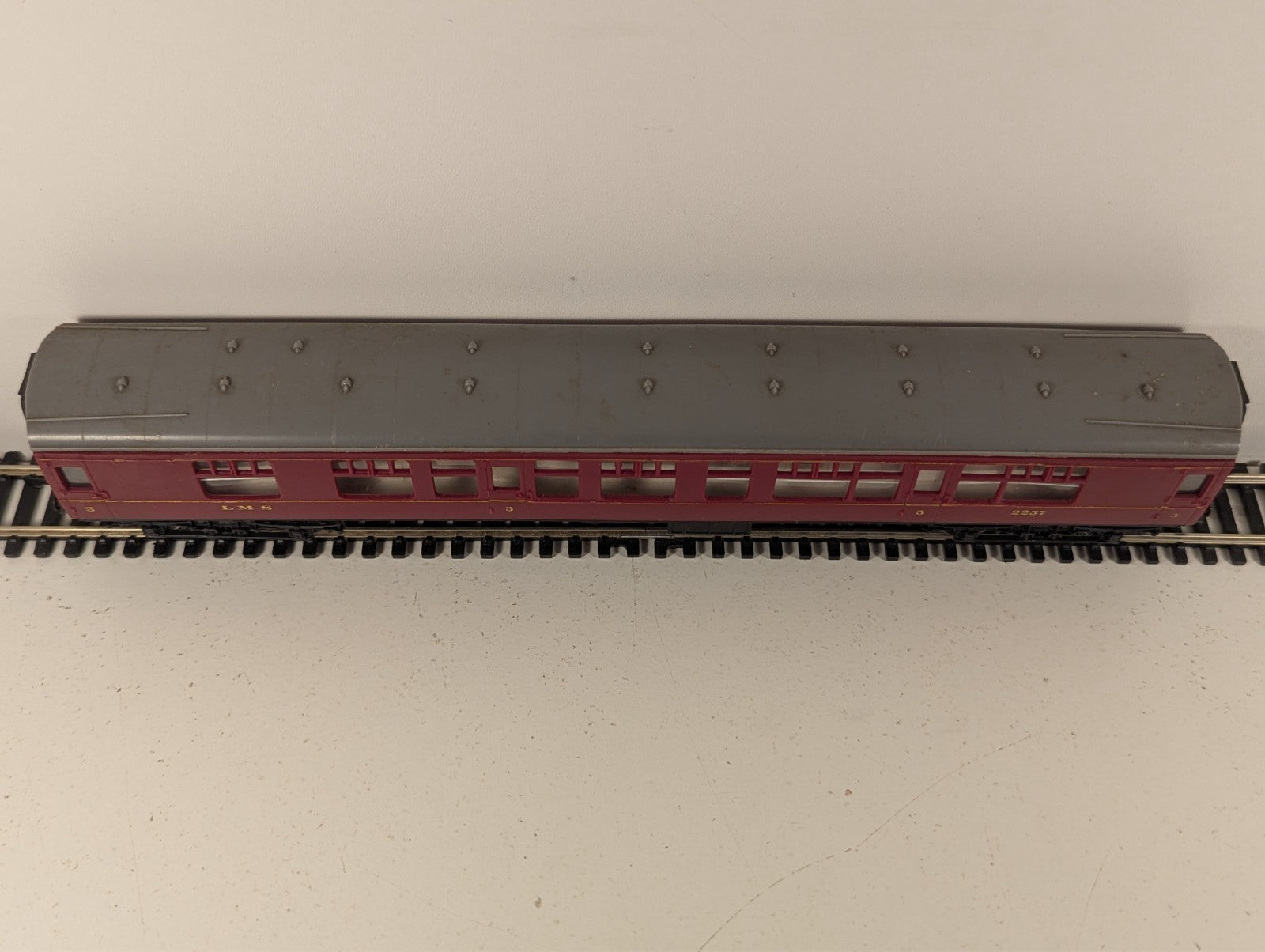 Hornby LMS 3rd Class Corridor Passenger Coach OO Gauge