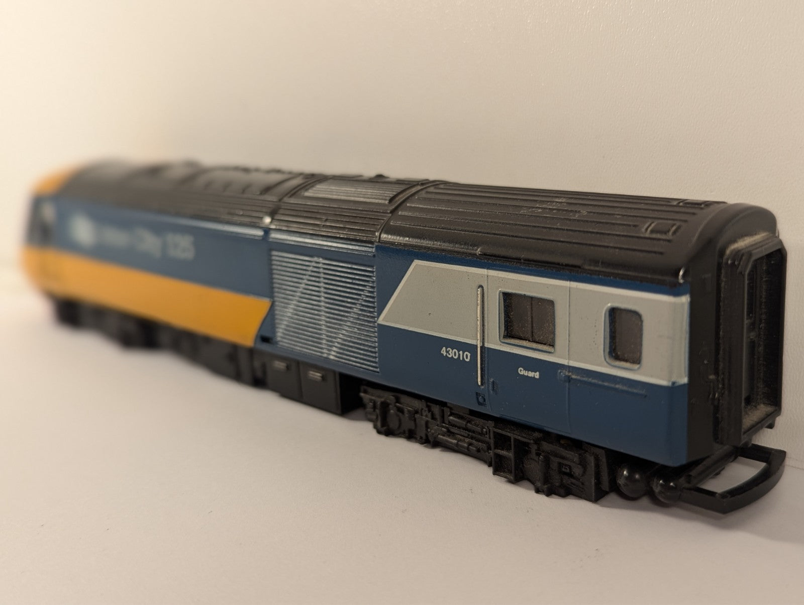 Hornby BR Class 43 HST Power Car OO Gauge - Spares/Repairs - Missing Wheels