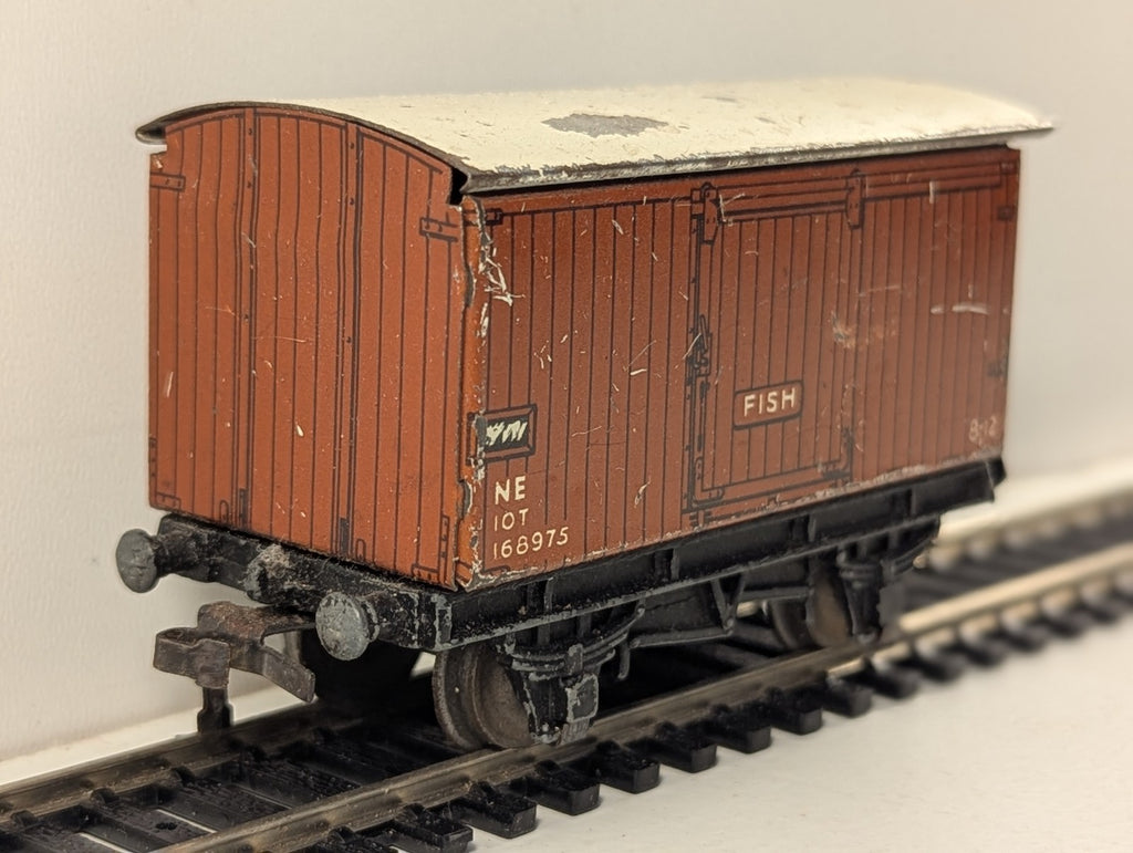 Hornby Dublo D1 LNER Fish Van OO Gauge - Chipped Roof Paint